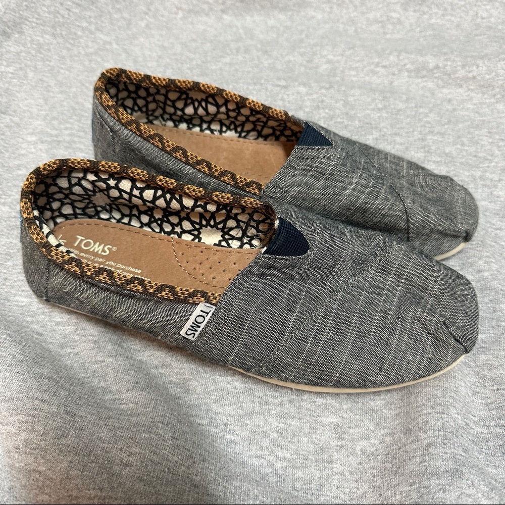 Toms Shoes